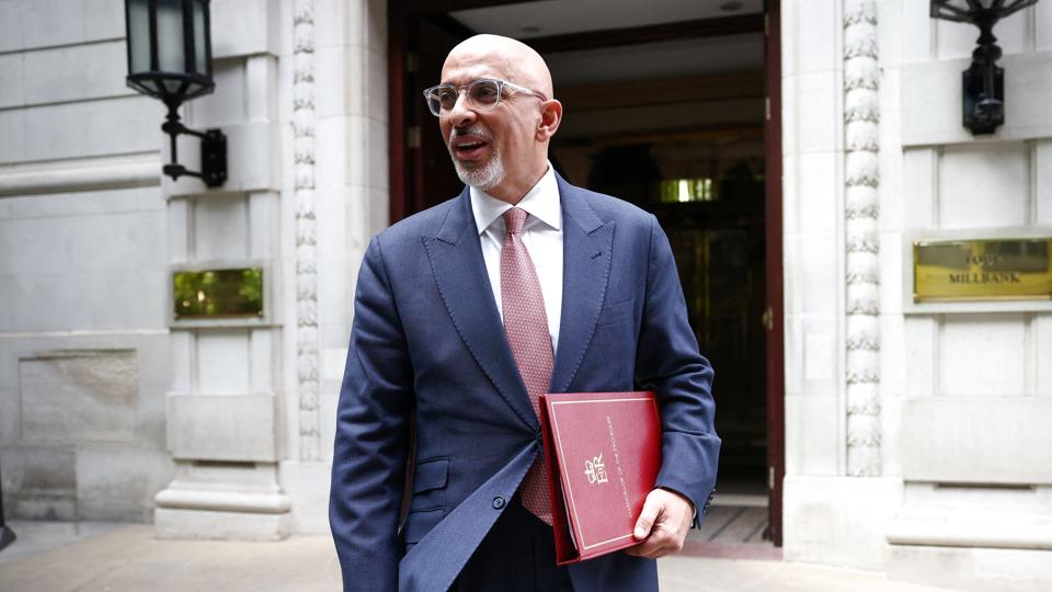Finansminister Nadim Zahawi er blandt de mere kendte navne, som nu er ude det konservative lederræs. <i>Henry Nicholls/Reuters</i>