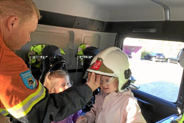 Børnehaven fik besøg af en brandbil. Foto: Børnehuset i Aabybro