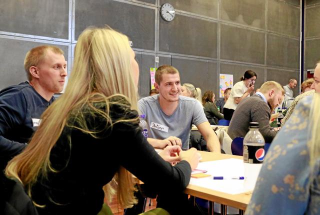Godt 80 studerende var mandag 27. september samlet på UCN i Hjørring for at tænke ud af boksen - her Julian Nørbjerg (i midten).