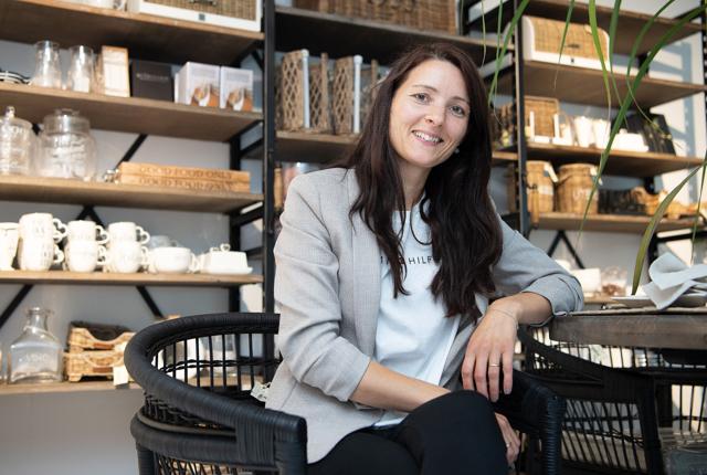 Tanja Lund glæder sig til at byde kunderne velkommen i Rosen-Lund. Foto: Henrik Bo