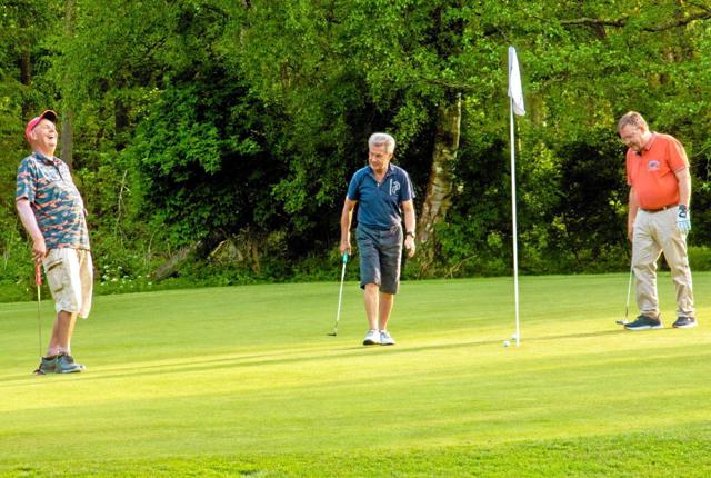 Hvis man lider af en kronisk sygdom, kan man deltage i et gratis tre ugers forløb i Dronninglund Golfklub.PR-foto