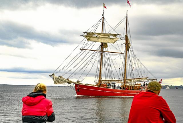 Topsejlsskonnerten Lilla Dan var det første sejlskib der entrede Thisted Havn ved årets Limfjorden Rundt. Foto: Ole Iversen