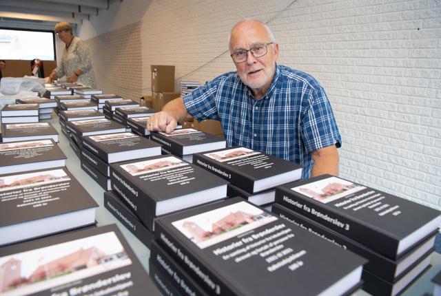 Jens Otto Madsen udgiver bog 9 og 10 om Vrensted. Arkivfoto fra en tidligere bogudgivelse med Brønderslev-historier.