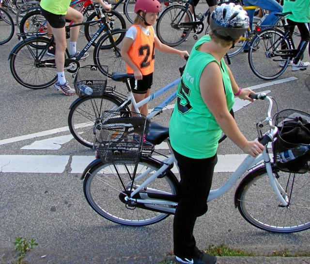Store og små er klar til start ved cykelløbet ved Abildgård marked.