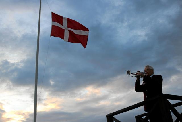 For sidste gang i 2021 blev flaget spillet ned til lyden af Jørgen Hyttels trompet. Foto: Tommy Thomsen
