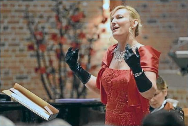 Den syngende læge - sopran Vesna Djordjevic - løfter sin skønne stemme på Vendsyssel Teater lørdag 7. august. PR-foto