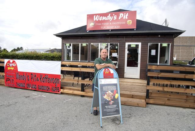 Wendy’s Pit er >genåbnet på Aalborgvej: - Nu er vi i gang igen. Vi har haft et forrygende salg, og kunderne er tilbage, siger Lars Christensen. Foto: Henrik Louis