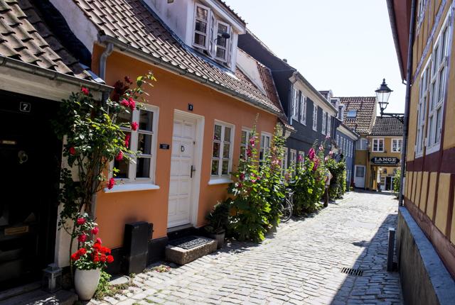 Hjelmerstald er en af mange, hyggelige gader i Aalborg. Arkivfoto: Henrik Bo