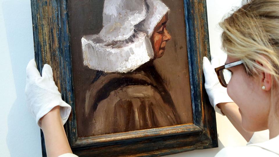 Vincent van Gogh portrætterede flere bondekoner. På et af dem (ikke det på fotoet) har et røntgenbillede afsløret et selvportræt af den hollandske mestermaler på bagsiden af lærredet. <i>Wolfgang Kumm/Ritzau Scanpix</i>