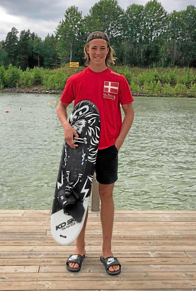 Oscar Domino, Als Odde Vandskiklub - bruger en stor del af sin sommerferie på at stå på vandski. Privatfoto