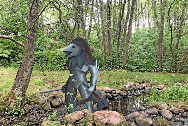 På Dorf Møllegård kan man i denne tid møde sagnenes mærkelige monstre, ligesom man kan gå på jagt efter gårdnissen. Foto: Privatfoto