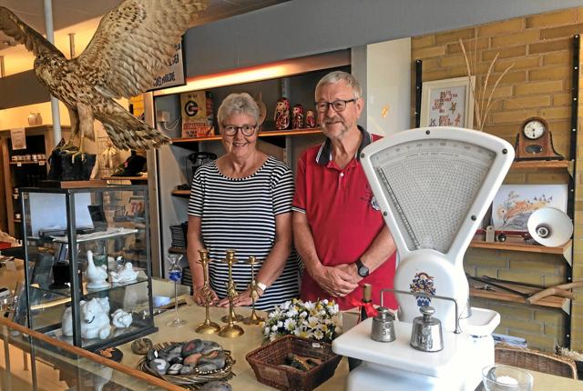 Gitte Skov og Mogens Smedegaard fra Sammensurium på Bredgade i Glyngøre drager på marked i weekenden 17.-18. juli. De håber, at mange kunder som sælgere kigger forbi.