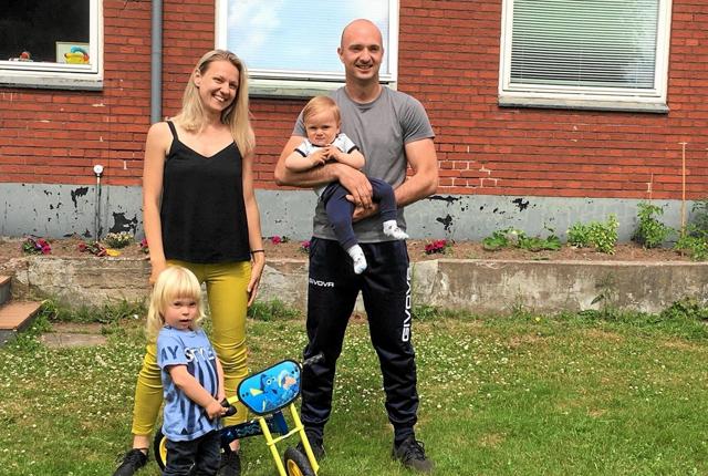 Tanja, Darko og deres to børn er glade for at bo i Thorshøj. Foto: Åse Bakland