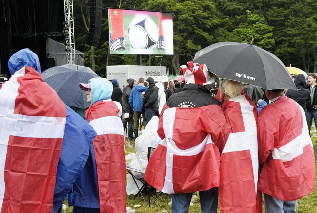Kvartfinalen mellem Danmark og England vises på storskærm i skoven ved Dyrskuepladsen på onsdag. Arkivfoto