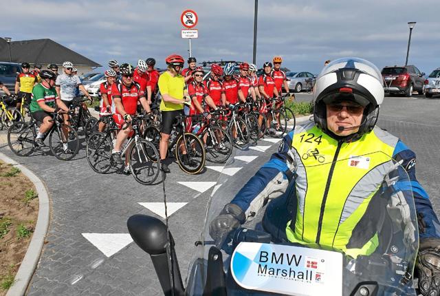 Starten er klar til årets Giro Hanstholm Madbar 31. juli. Altid med MC-er til at passe på rytterne i trafikken. Arkivfoto fra 2019