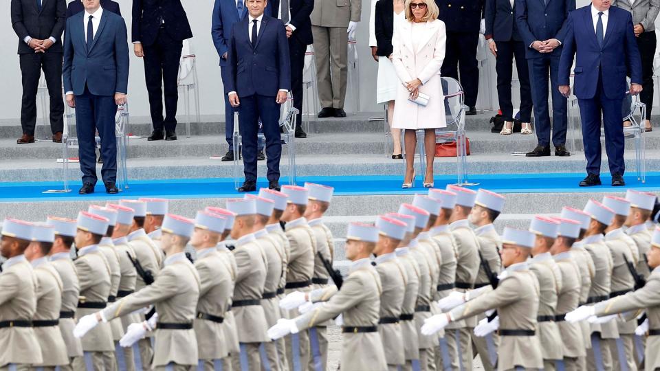 Ved torsdagens militærparade på Champs-Élyées i Paris vil der blive lagt vægt på Frankrigs allierede i det østlige Europa. (Arkivfoto fra paraden i 2020). <i>Thomas Samson/Ritzau Scanpix</i>