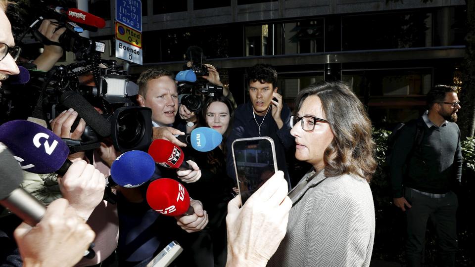 Forhandlingsleder hos SAS, Marianne Hernæs, på vej ind til forhandlinger torsdag. <i>11950 Ali Lorestani/Ritzau Scanpix</i>