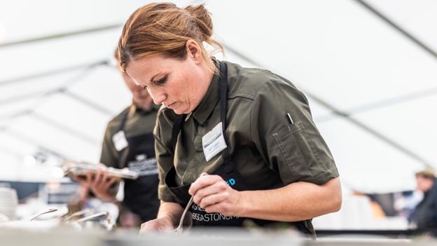 Mesterkok Mette Dahlgaard er med på holdet bag årets Wine & Dine ved Østers- og Muslingepremieren i Nykøbing. <i>Foto: Jesper Rais</i>