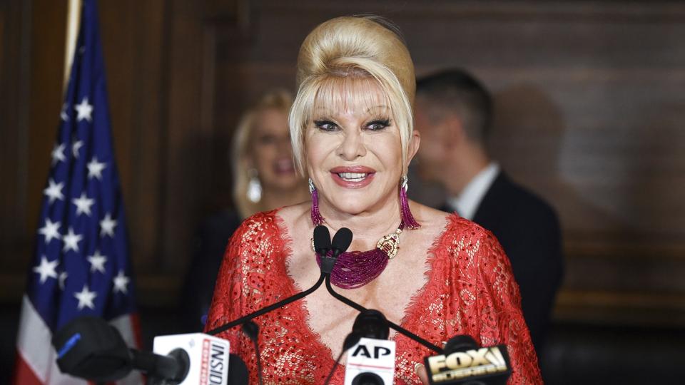 Ivana Trump, som var Donald Trumps første kone, er død 73 år. Det oplyser Donald Trump torsdag. Hun var mor til børnene Donald Jr., Ivanka og Eric Trump. Parret blev skilt i 1992. (Arkivfoto). <i>Evan Agostini/Ritzau Scanpix</i>
