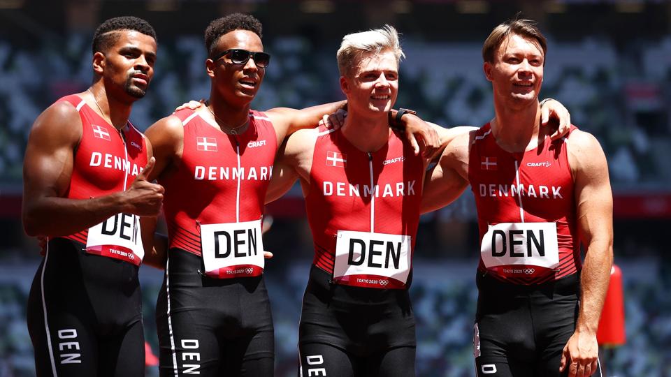 Danmarks stafet på 100 meter - her ved OL i Tokyo - er et optimistisk bud på en finaleplads, hvis den løber op til sit bedste ved VM i Eugene. (Arkivfoto). <i>Lucy Nicholson/Reuters</i>