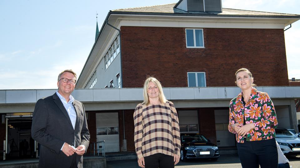 Det nye skattecenter i Frederikshavn kommer til at ligge i det tidligere posthus. Arkivfoto fra nyhedens offentliggørelse i juni sidste år. <i>Foto: Bo Lehm</i>