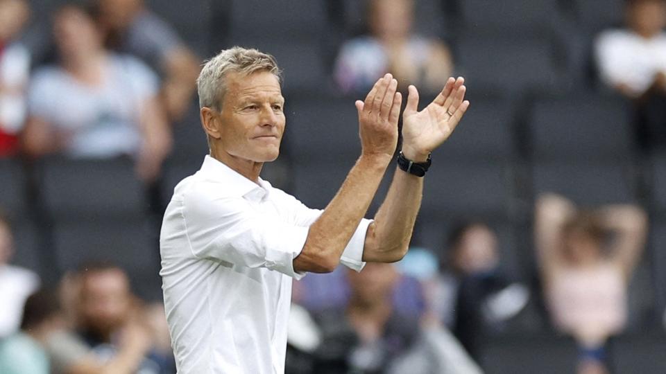 Lars Søndergaard vil langt for at se Danmark gå videre fra gruppespillet ved EM i London. <i>Foto: Peter Cziborra/Reuters</i>