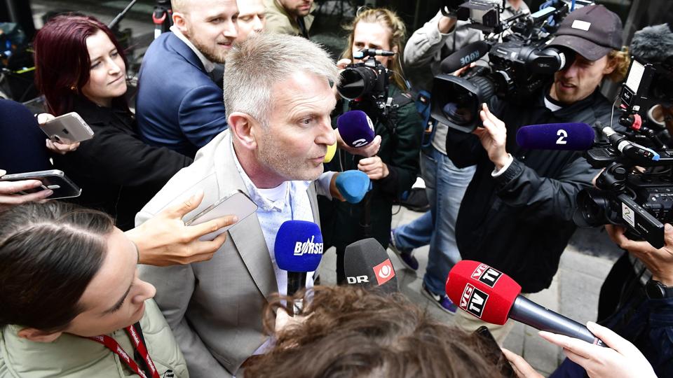 Parterne har forhandlet i Näringslivets Hus i Stockholm siden klokken 10 lørdag formiddag. På billedet ses Henrik Thyregod, formand for Dansk Pilotforening, ankomme til forhandlingerne. <i>12120 Chris Anderson/Tt/Ritzau Scanpix</i>