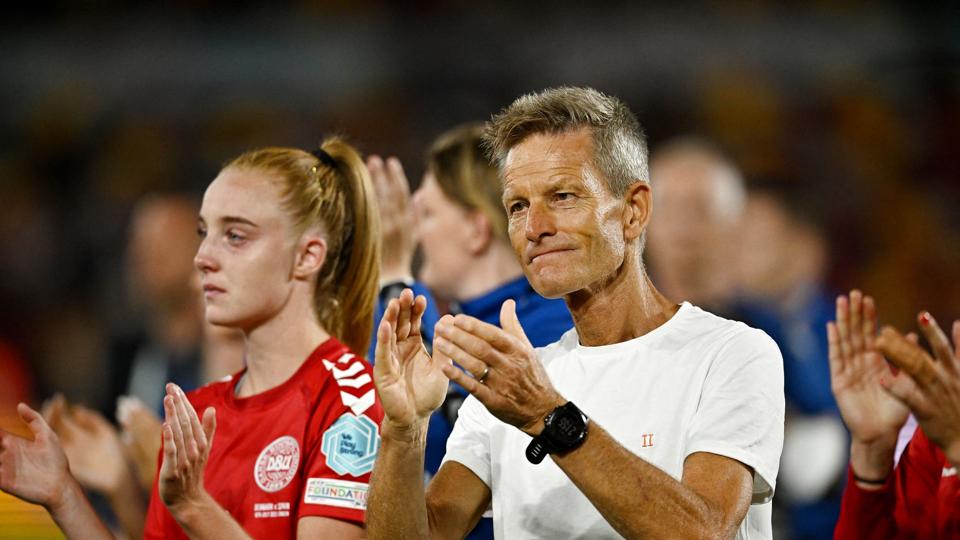 Lars Søndergaard var ærgerlig over nederlaget til Spanien, men stolt af sit holds indsats mod den stærke fodboldnation. <i>Foto: Dylan Martinez/Reuters</i>