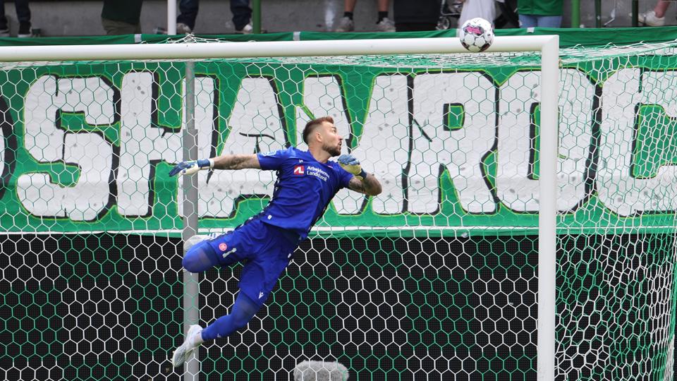 AaB's nye keeper Josip Posavec har ikke fået den ønskede indledning på sin tid i AaB, men han er stærk i troen på bedre resultater i fremtiden. <i>Arkivfoto: Bente Poder</i>