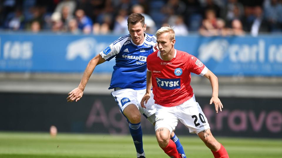 Tobias Salquist i aktion i superligapremieren mod Lyngby søndag eftermiddag. <i>Thomas Sjørup/Ritzau Scanpix</i>
