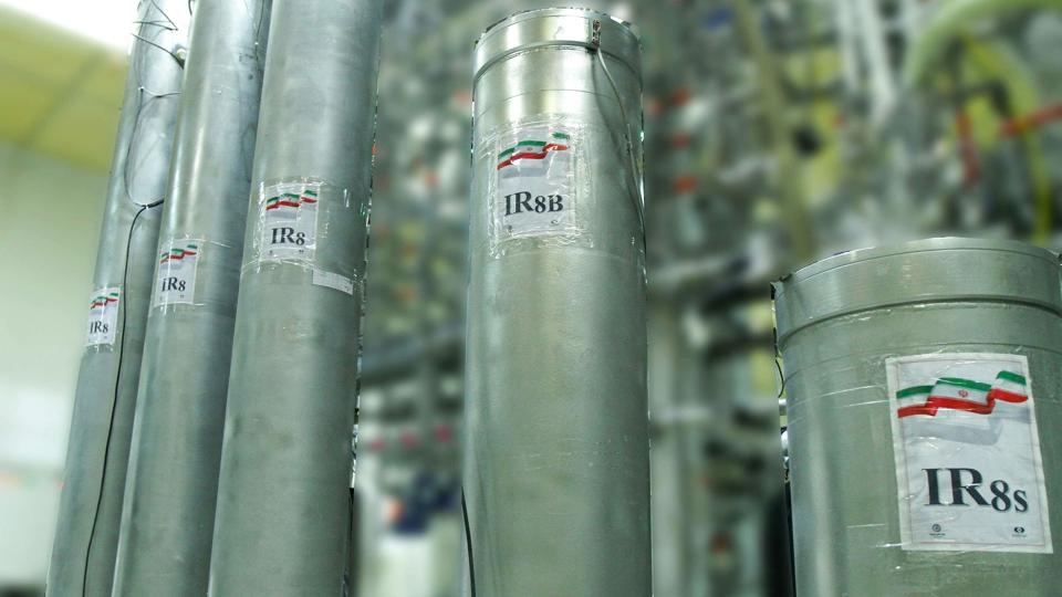 Det iranske atomanlæg i Natanz 300 kilometer syd for Irans hovedstad, Teheran. Det er blandt andet her, at Iran er i stand til at berige uran, og i en grad, hævder rådgiver for ayatollah Ali Khamenei, så landet kan fremstille atomvåben. (Arkivfoto). <i>Ho/Ritzau Scanpix</i>
