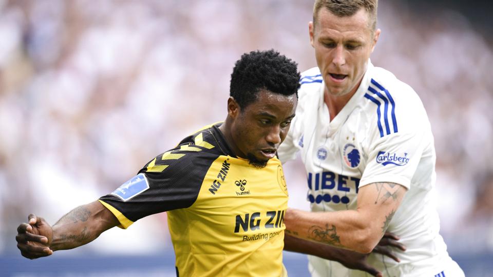 Lubambo Musonda og Lukas Lerager i kamp om bolden i søndagens opgør mellem AC Horsens og FC København. <i>Philip Davali/Ritzau Scanpix</i>