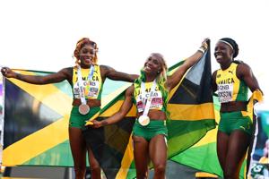 Jamaica tager alle medaljer i kvindernes 100-meter-løb til VM