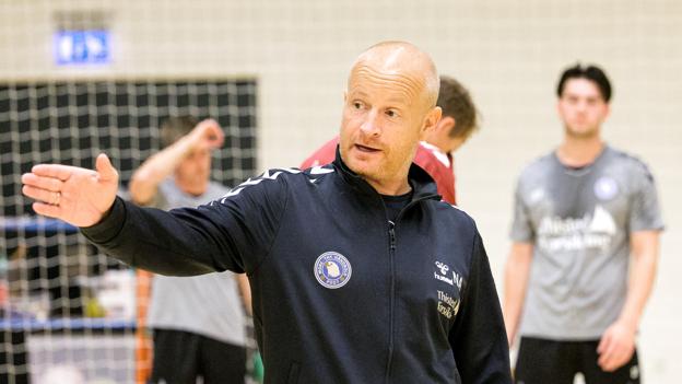 Cheftræner Niels Agesen har et stort stykke arbejde foran sig, men han elsker den type udfordring med at spille et nyt hold sammen. <i>Foto: Bo Lehm</i>