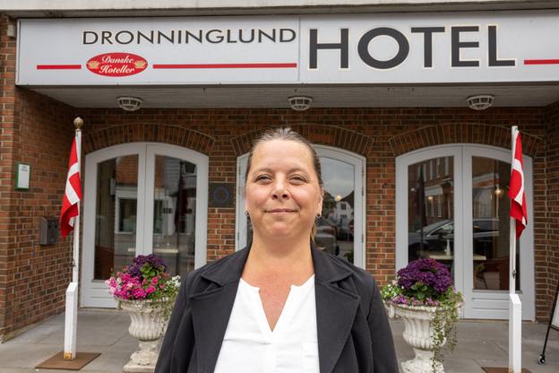 Dronninglund Hotel har pt tre elever på en gang - en receptionist, en kok og en tjener. Dronninglund 23. juni 2022. <i>Foto: Kim Dahl Hansen</i>