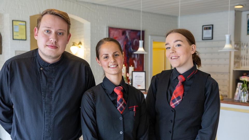 Dronninglund Hotel har pt tre elever på en gang - en receptionist, en kok og en tjener. Dronninglund 23. juni 2022. <i>Foto: Kim Dahl Hansen</i>