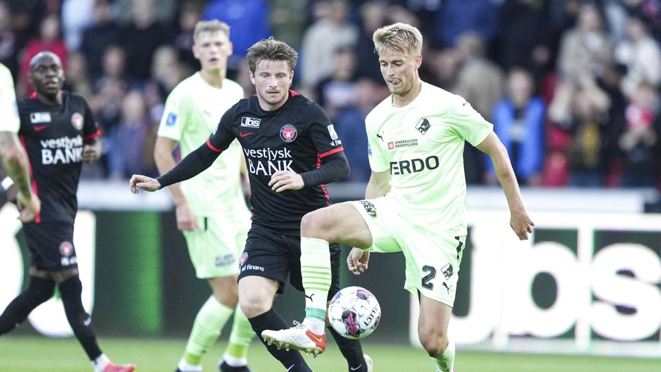 Anders Dreyer (i sort) har ingen intentioner om at blive hængende i FC Midtjylland resten af karrieren. Han skal til udlandet igen, og det skal en god indsats i et europæisk gruppespil hjælpe ham med. <i>Claus Fisker/Ritzau Scanpix</i>