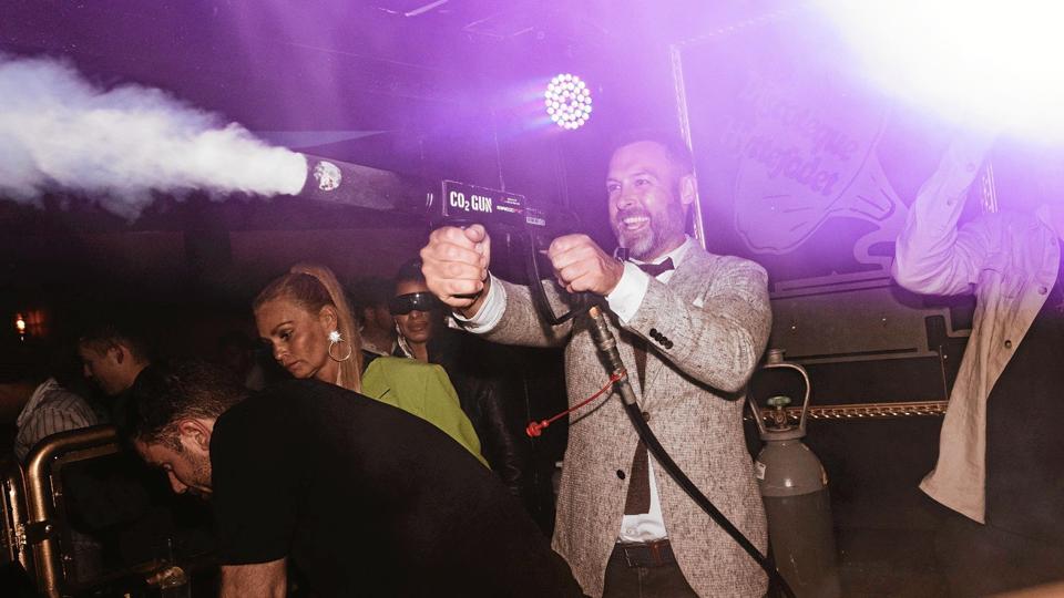 Diskoteksejer Mikkel Kongerslev har en fortid i natklub-branchen i London og har nok et par tricks eller to fra den tid med ind på diskoteket i Gl. Skagen. <i>Privatfoto</i>