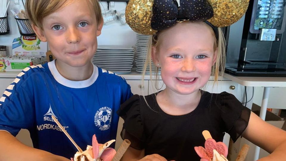- Hvad skal mormors café hedde? - Den skal da hedde Mormors Café, svarede børnebørnene, Noah og Naya. <i>Privatfoto</i>