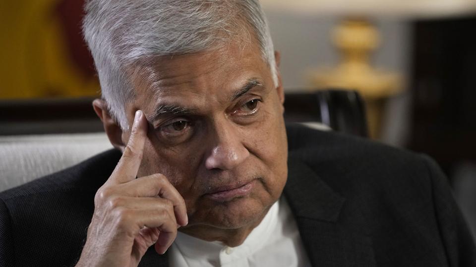 73-årige Ranil Wickremesinghe er valgt som præsident i Sri Lanka frem til 2024. Han var allerede fungerende præsident, efter at den tidligere præsident i sidste uge flygtede. <i>Eranga Jayawardena/Ritzau Scanpix</i>
