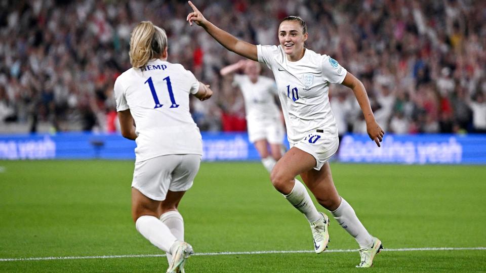 Georgia Stanway blev matchvinder, da hun gjorde det til 2-1 til England i den forlængede spilletid. <i>Dylan Martinez/Reuters</i>