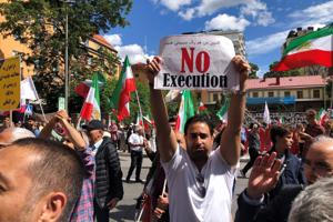 Iran hjemkalder ambassadør i protest mod dom i Sverige