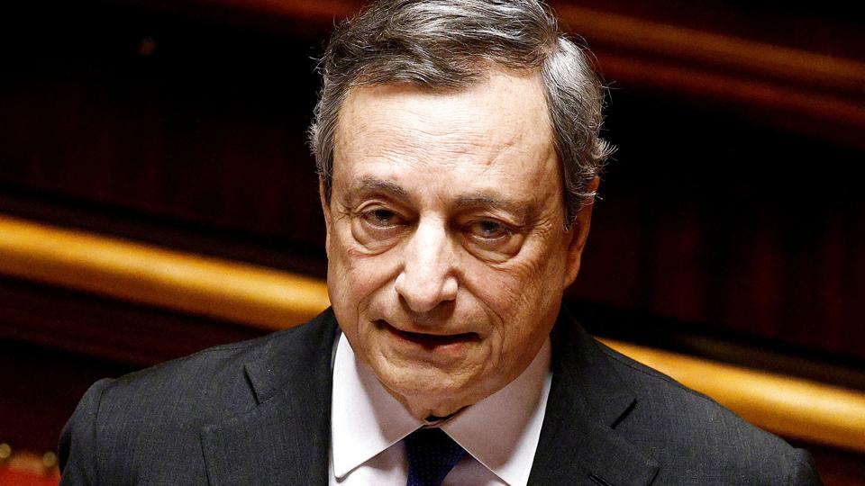 Italiens premierminister, Mario Draghi, meddelte torsdag, at han træder tilbage som italiensk regeringschef. <i>Guglielmo Mangiapane/Reuters</i>