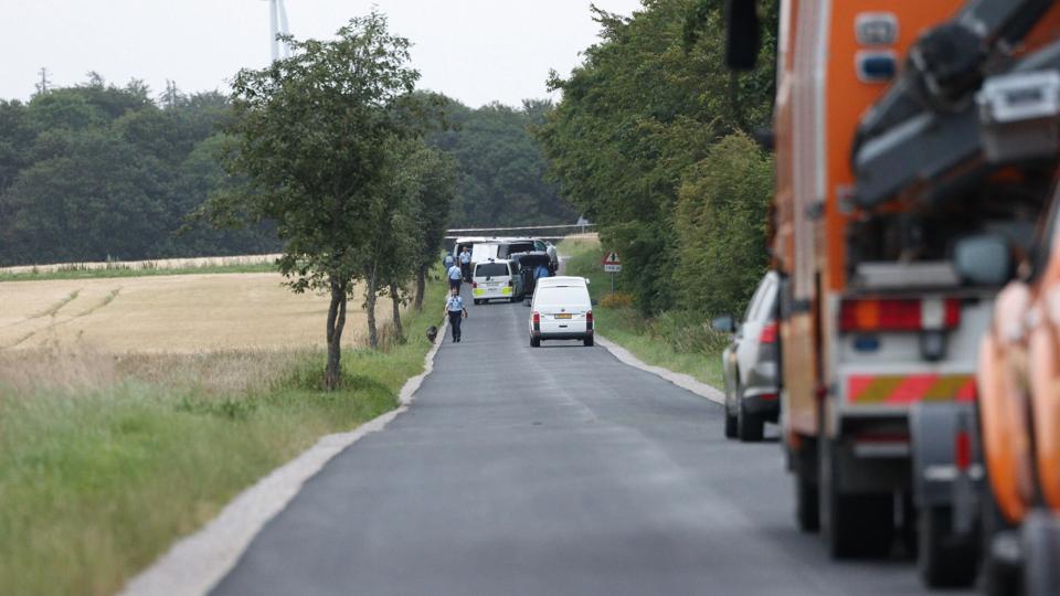 Landsbyen Gassum ligger nord for Randers. Her er politiet til stede ved et grønt område nær byen i forbindelse med efterforskningen af drab på 40-årig. <i>Unknown/Ritzau Scanpix</i>