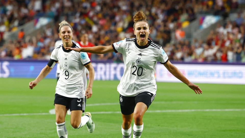 Lina Magull fejrer sit mål i Tysklands sejr over Østrig. <i>Lisi Niesner/Reuters</i>