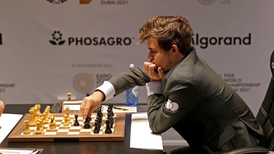 Magnus Carlsen kan ikke længere finde motivation til at forsvare sin titel som verdensmester i skak. Han forsvarede den senest mod russiske Ian Nepomniachtchi i 2021. <i>-/Ritzau Scanpix</i>
