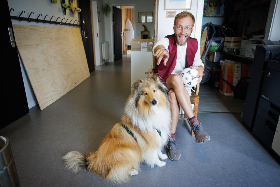Alexander Bengtsen ønsker med Surf & Work at skabe en platform og et omdrejningspunkt i Vorupør for kreative ildsjæle, som gennem deres iværksætteri, hvad end det er som start-up eller etableret virksomhed, arbejder på at gøre en positiv forskel for sig selv og deres omverden. <i>Foto: Bo Lehm</i>