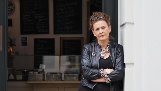 Gitte Hansen har drevet sin café i København i 18 uden ballade. Men retten til at bruge navnet "Mormors" har udløst både en shitstorm og en tvist med en fødevaregigant. <i>Foto: Jesper Thode Larsen</i>