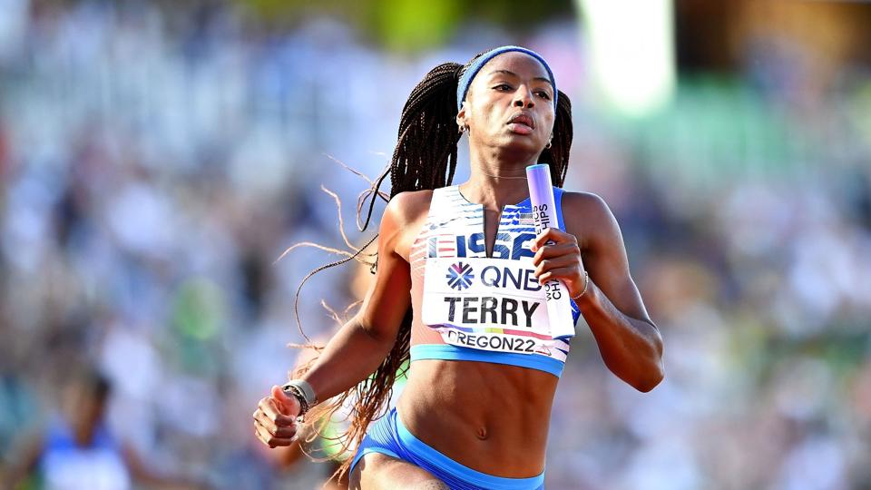 De danske kvinder løb i heat 2, som blev vundet af USA. På billedet ses amerikanske Twanisha Terry. <i>Hannah Peters/Ritzau Scanpix</i>
