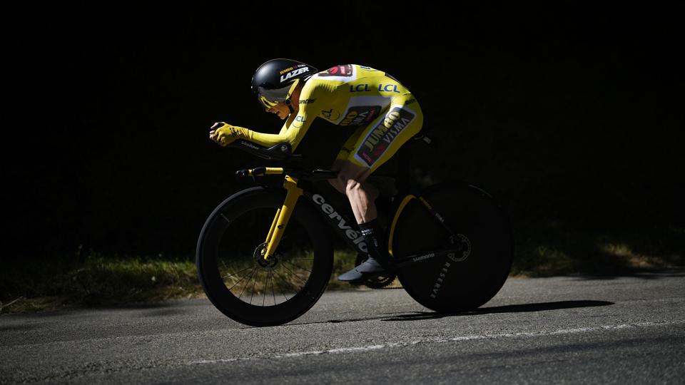 APTOPIX France Cycling Tour de France Jonas Vingegaard er millimeter fra den samlede sejr i Tour de France. <i>Daniel Cole/Ritzau Scanpix</i>